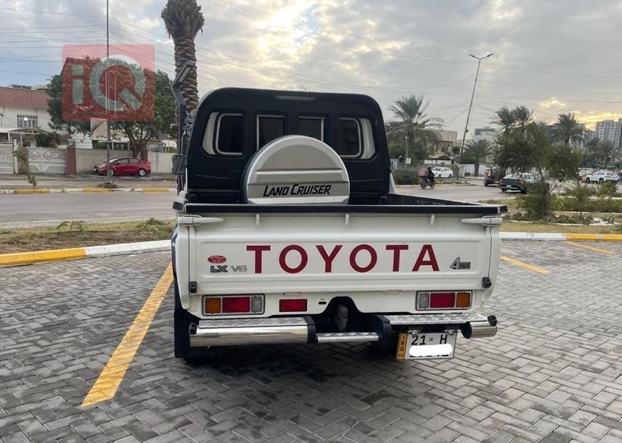 تويوتا لاند كروزر 70 بيك اب